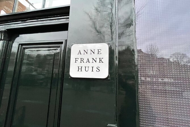 Anne Frank's Last Walk & See Anne Frank House in Virtual Reality - VR at Cafe Spanjer en van Twist: the Secret Annex, staged and paced