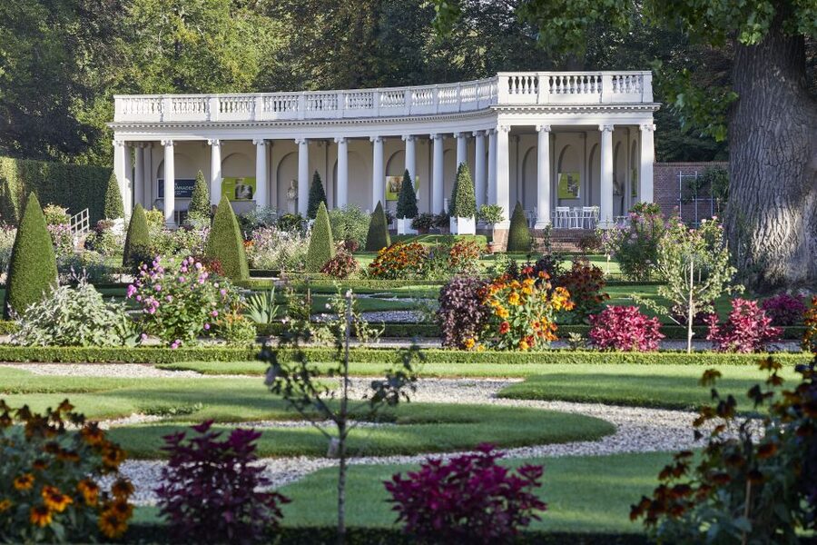 Apeldoorn: Het Loo Palace Entry Ticket - Choose Your Palace Story: Willem and Mary, Wilhelmina, or Home With the Royals