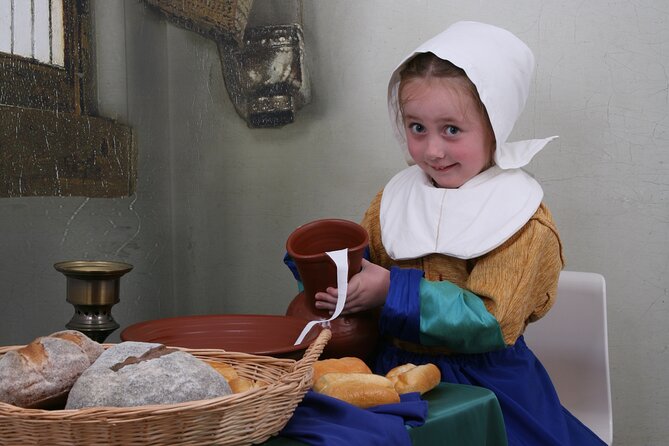 Become a Dutch Art Piece Photo Shoot in Amsterdam - Single Portrait - Museumphoto Studio, Costumes, and the Amsterdam Portrait Vibe