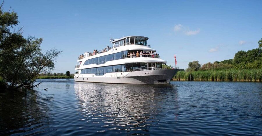 Biesbosch: Boat Cruise through National Park - A guided glide through the park, with room to watch