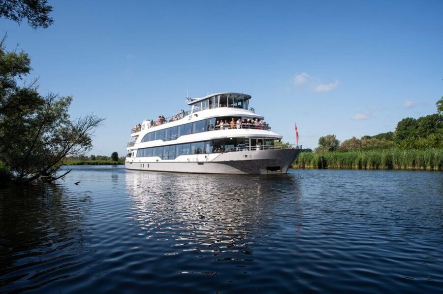 Biesbosch: Boat Cruise through National Park - Drinks and snacks on board, with good practical value