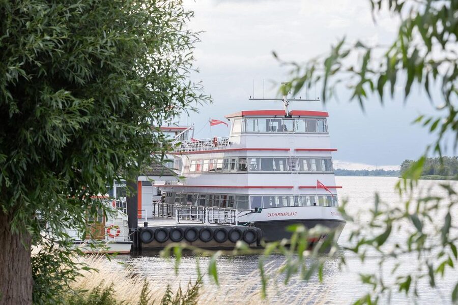 Biesbosch: Boat Cruise through National Park - Language reality check: Dutch captain stories and English printed text
