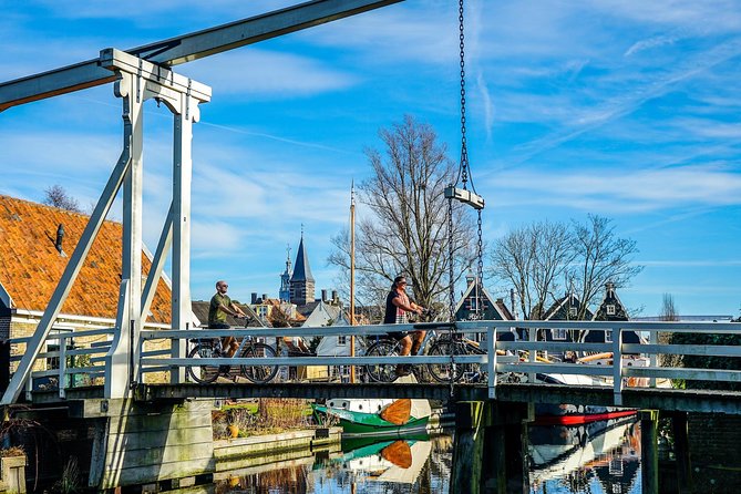 Bike rental Volendam - Explore the Countryside of Amsterdam - Edam in About One Hour, Narrow Canals and Cheese Market Time