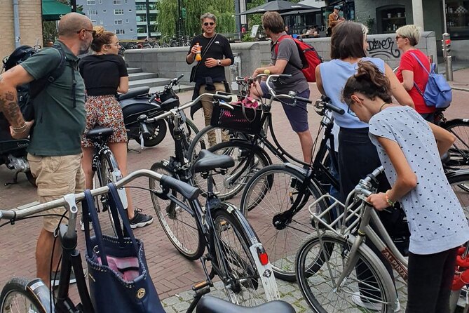 Bike tour in Amsterdam with an Italian guide - Getting your bike and finding your pace with the guide