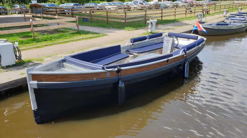 Boatrental 2 Hours 12 Person with Steeringwheel and cushions - An Electric Boat Rental That Fits Giethoorn’s Flow