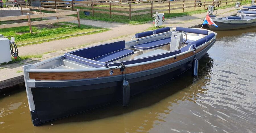 Boatrental 2 Hours 12 Person with Steeringwheel and cushions - Price and Value for a Group Up to 12 People