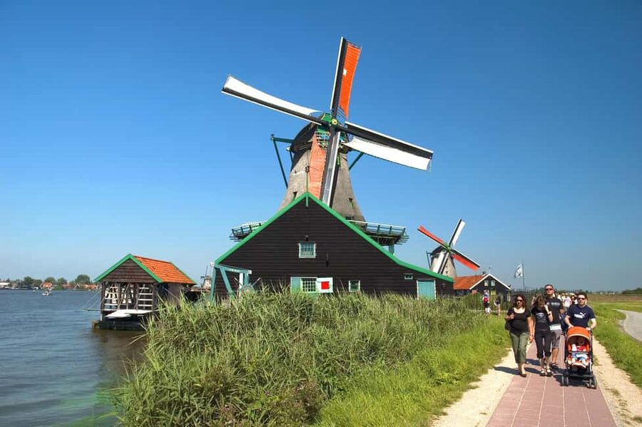 Brussels: Holland Keukenhof & Kinderdijk Guided Day Tour - Brussels to South Holland, the day trip rhythm that matters