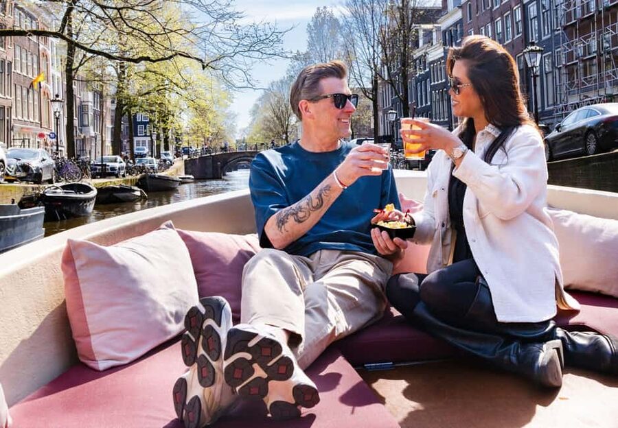 CHEESE AND DRINKS TOUR: A TASTE OF AMSTERDAM ON THE CANALS - The 100% Electric Boat Makes the Whole Trip Feel Different