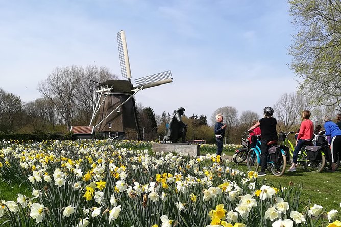 Countryside Bike Tour from Amsterdam: Cheese, Clogs & a Windmill - Waterland countryside: flat roads, canals, and that “how is this so peaceful” feeling