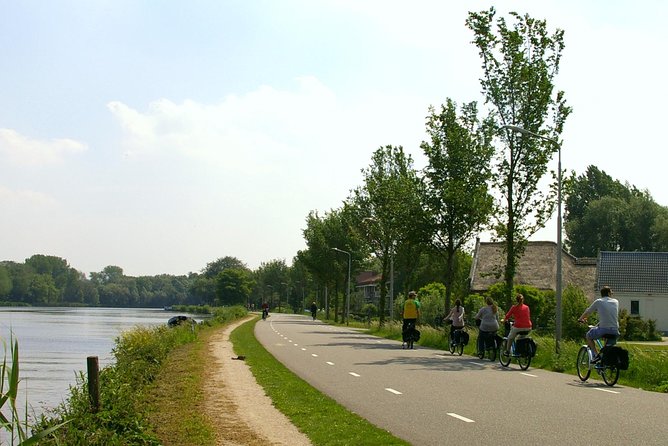Countryside Bike Tour from Amsterdam: Cheese, Clogs & a Windmill - Broek in Waterland: wooden houses and quiet canal lanes