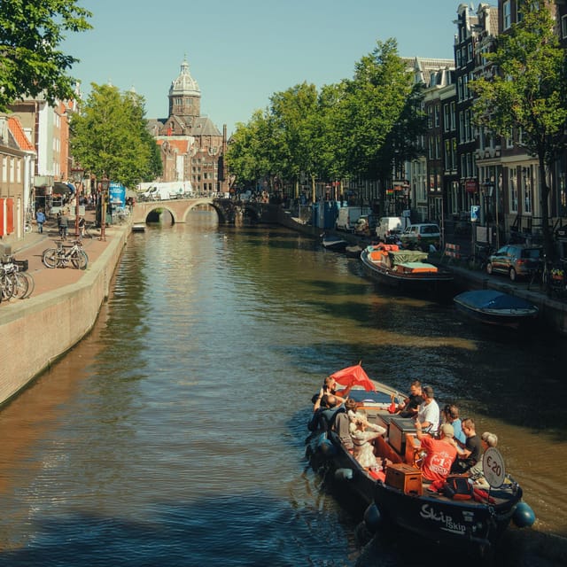 COZY AND FUN CANAL TOUR: A UNIQUE JOURNEY THROUGH AMSTERDAM - Crossing toward the modern edge: Amsterdam Centraal to Eastern Docklands