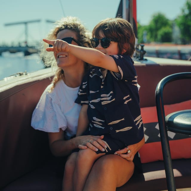 COZY AND FUN CANAL TOUR: A UNIQUE JOURNEY THROUGH AMSTERDAM - Herengracht to Magere Brug, a classic stretch with real breathing room