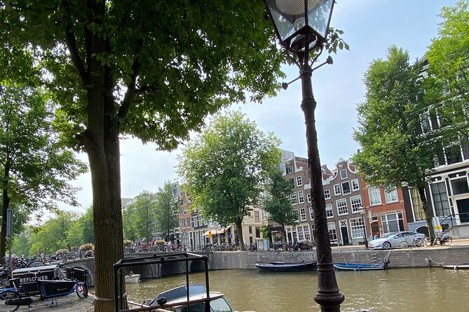 CULTURE with bite, culinary city tour - Nieuwe Kerk and the National Monument: short looks that still land