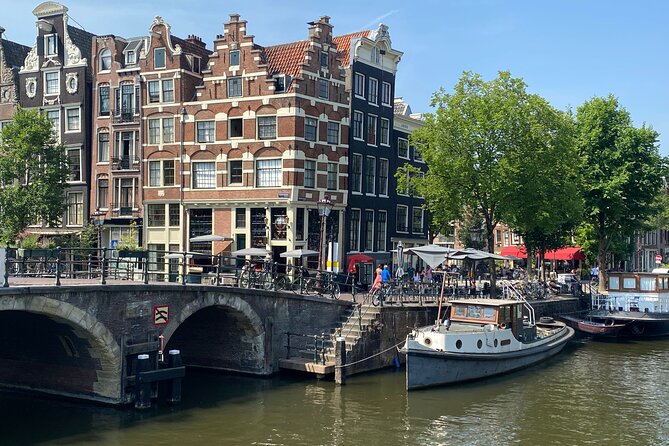 CULTURE with bite, culinary city tour - Canals and canal houses: learning the city’s geography on foot