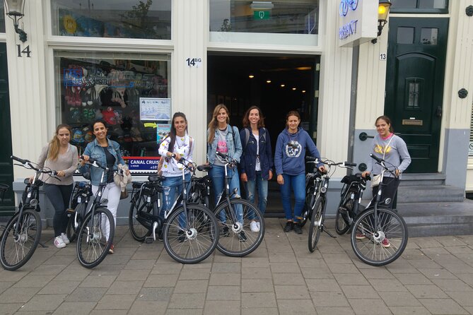 Daily group bike tour in Spanish. - Museum Square: Van Gogh and the best angles for photos