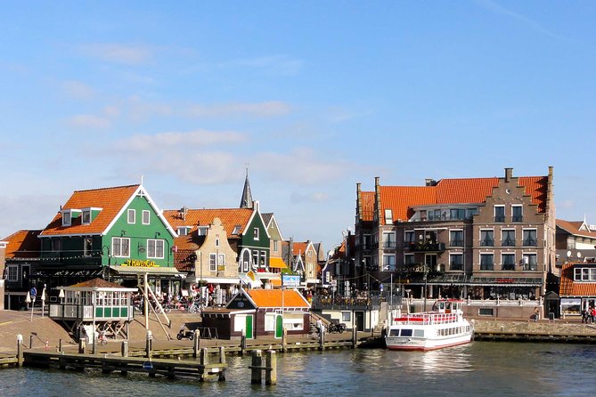 Day Trip from Amsterdam to Zaanse Schans Windmills and Volendam - Volendam: Green Houses, Real Fishing Quarters, and Easy Fun Shopping