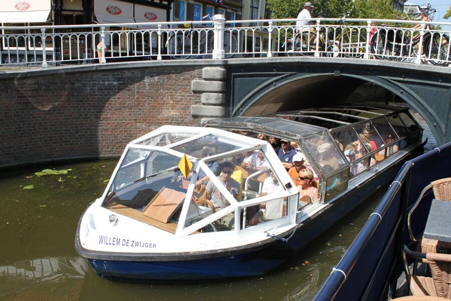 Delft: Canal Cruise with Guided Commentary - Canal views you will remember: houses, churches, and the old-city feel