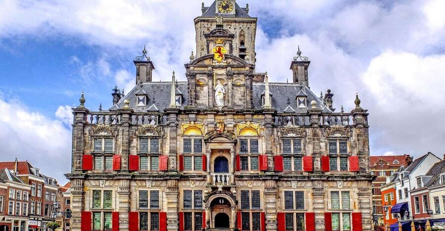 Delft: Guided Walking Tour - The Town’s Story Stops: Town Hall and an Ancient Church