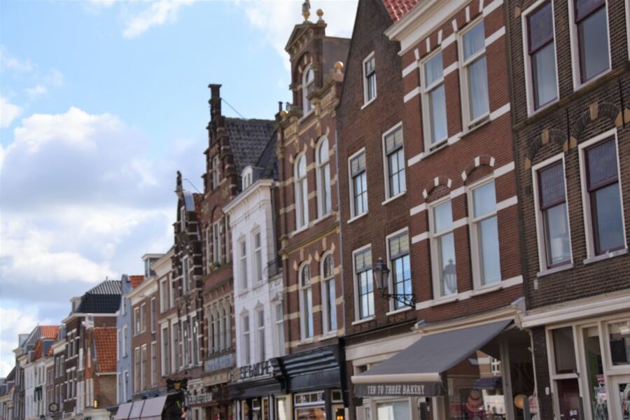 Delft: Private Historical and Cultural Guided Walking Tour - The town hall and the medieval-to-Renaissance square shift