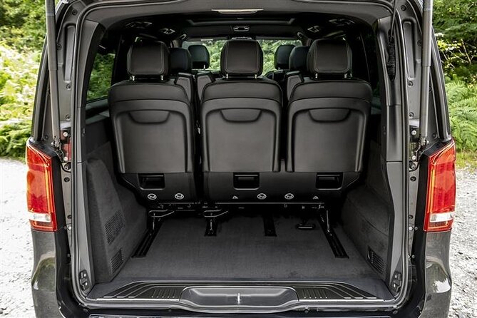 Departure from Amsterdam City to Amsterdam Airport AMS by Minivan - Who This Transfer Fits Best in Amsterdam