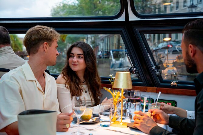 Dinner Canal Cruise Amsterdam: 4-Courses Including Drinks - Crew performance, service style, and the seating reality