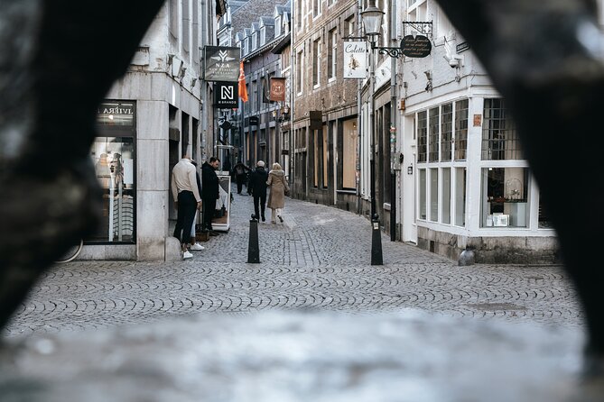 Discover Maastricht with a Smile! Culture, History and People - Sint Servaas basiliek: the patron saint connection