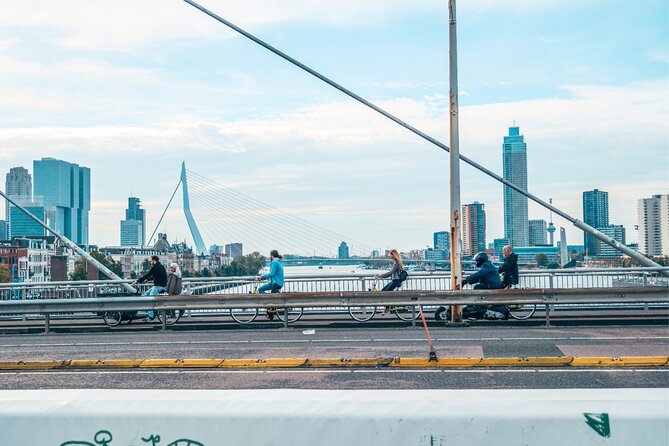 Discover Rotterdam: Classic Highlights Bike Tour with a Local - Meeting at Linker Veerdam and rolling with the right setup