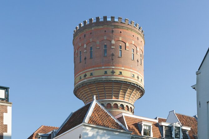 Discover Utrecht with a self-guided Outside Escape city game tour - Stop 1: Watertoren Lauwerhof, the courtyard water tower moment