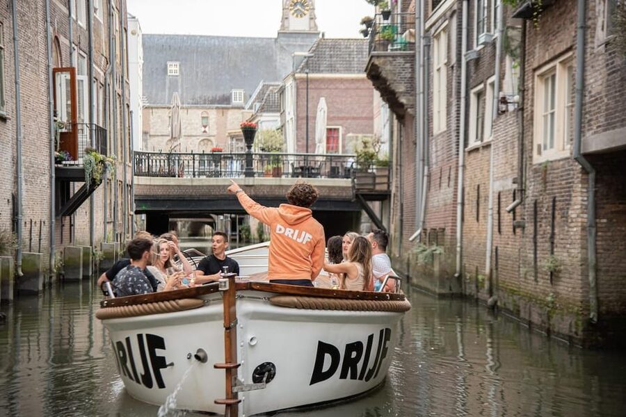Dordrecht: City Canal Cruise - Groothoofd Panoramas: The City Gate Moment
