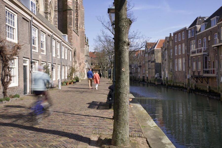 Dordrecht: Dark History Tour - Getting oriented at Hallo Dordrecht on Voorstraat 276