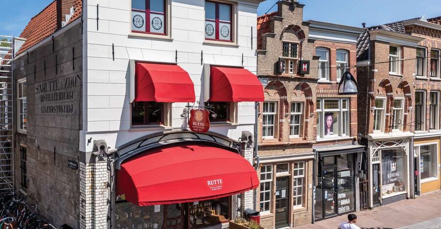 Dordrecht: Distillery Tour with Dutch Gin & Genever Tasting - Rutte Distillery mini tasting in Dordrecht, what you’re really buying