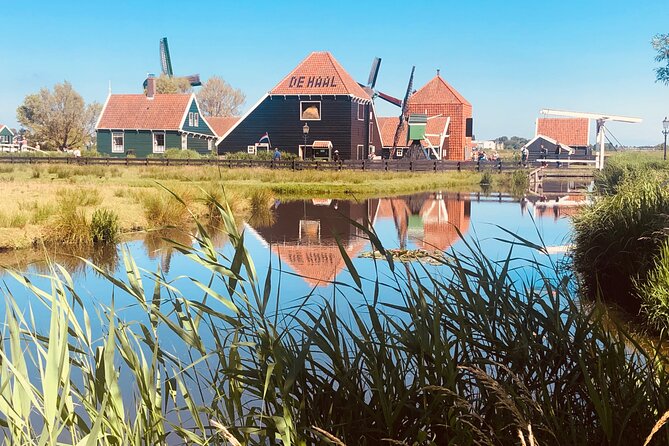 Dreamy Dutch Villages Tour: Giethoorn, Zaanse Schans & More - Kooijman Souvenirs & Clogs: how wooden shoes are made