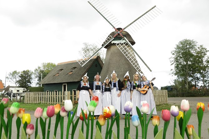 Dutch Experience in Volendam with Traditional Outfits - Tastings: How to Pace Cheese, Cookies, and Fruit Wine