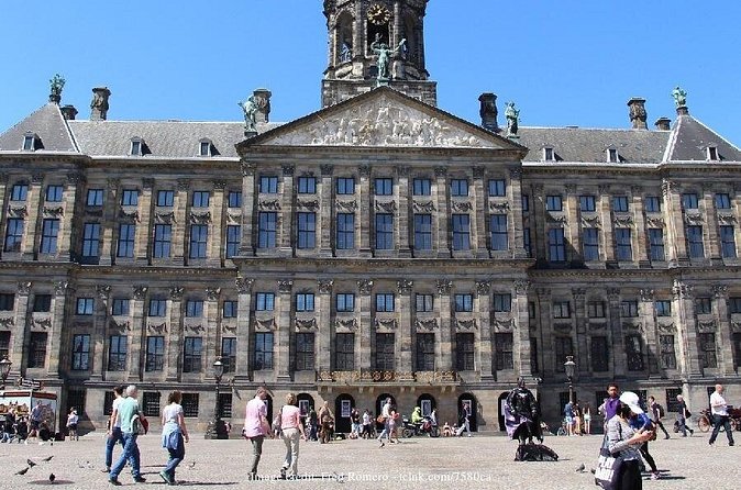 Dutch Golden Age: Private Tour of Amsterdam & Rembrandt's House - Dam Square and Damstraat: royal power in the middle of the city