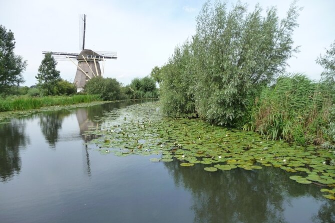 E-Bike PRIVATE tour Countryside of Amsterdam Volendam Marken - Volendam in 30 minutes, fishing-village vibes on the water