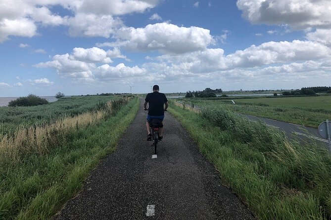 E-Bike PRIVATE tour Countryside of Amsterdam Volendam Marken - Renting an e-bike and riding this route comfortably