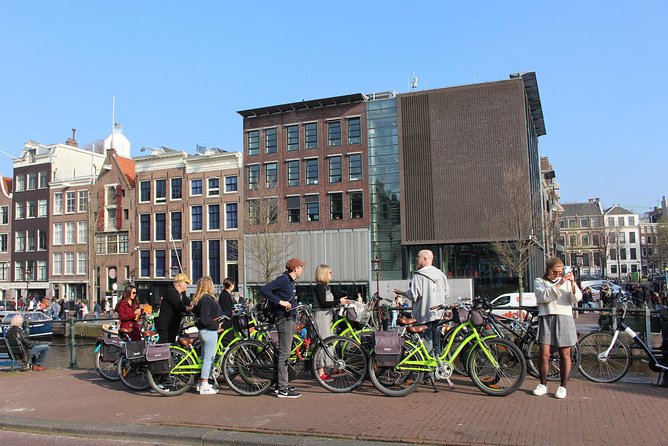 E-Bike Tour, Amsterdam's Highlights and Hidden Gems - Where the tour starts and how the ride gets moving