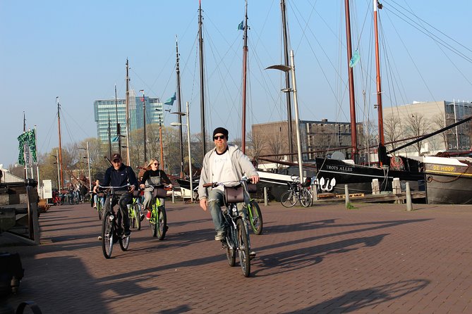 E-Bike Tour, Amsterdam's Highlights and Hidden Gems - Prinseneiland: warehouses, white drawbridges, and a calmer Amsterdam beat