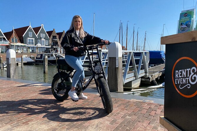 E-fatbike rental Volendam - Countryside of Amsterdam - Monnickendam in About One Hour, Time Travel with a Beer Brewery