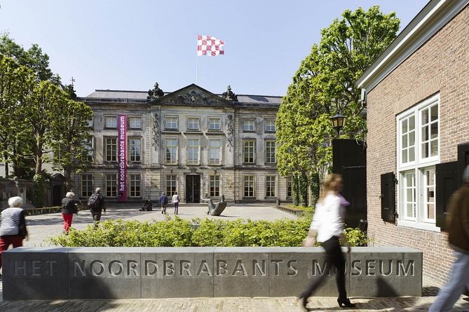 e-Scavenger hunt Den Bosch: Explore the city at your own pace - Language Options: Making the Whole Group Actually Participate