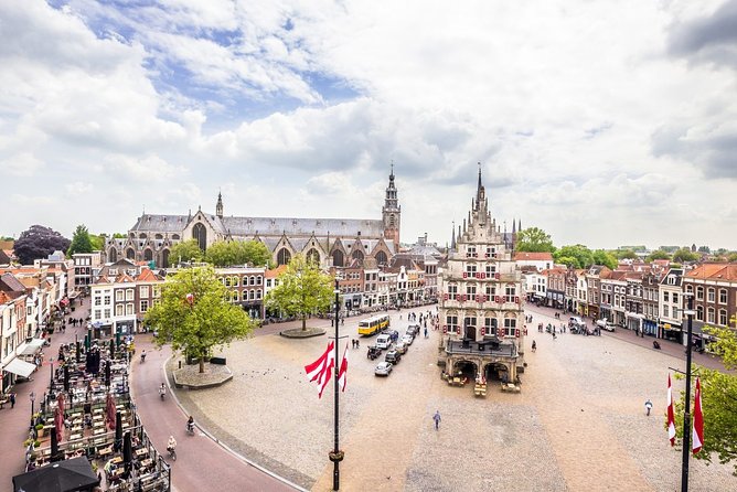 e-Scavenger hunt Gouda: Explore the city at your own pace - Stadhuis Gouda and Museum Gouda, where the city feels organized