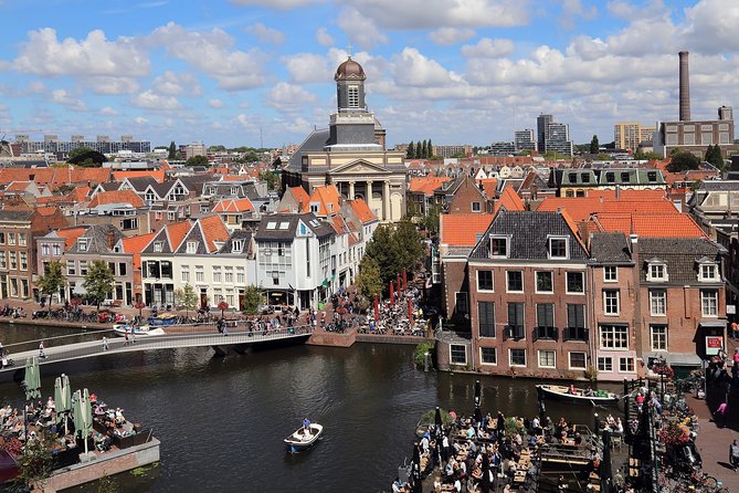 e-Scavenger hunt Leiden: Explore the city at your own pace - Wall Poems of Leiden and the Fun of Reading Closer