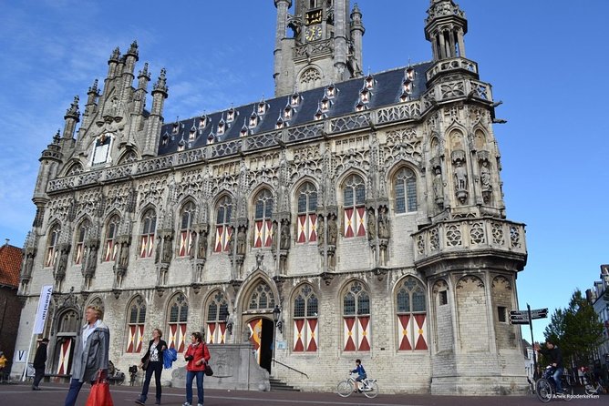 e-Scavenger hunt Middelburg: Explore the city at your own pace - Price and value: $37.41 per group for a 3-hour city game