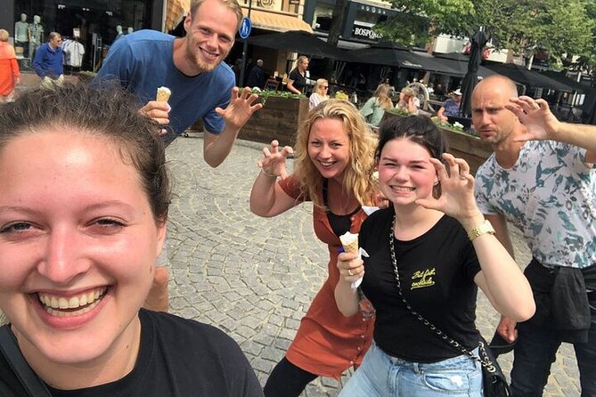 e-Scavenger hunt Volendam: Explore the city at your own pace - Price, timing, and how much this costs per person