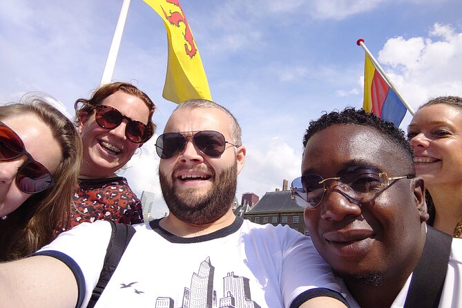 e-Scavenger hunt Volendam: Explore the city at your own pace - De Halve Maen and Marinapark Volendam: water views with story