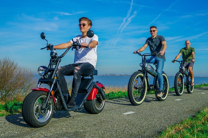 E-scooter rental Volendam - Countryside of Amsterdam - From Haven 45 to the dike: what the first stretch sets up