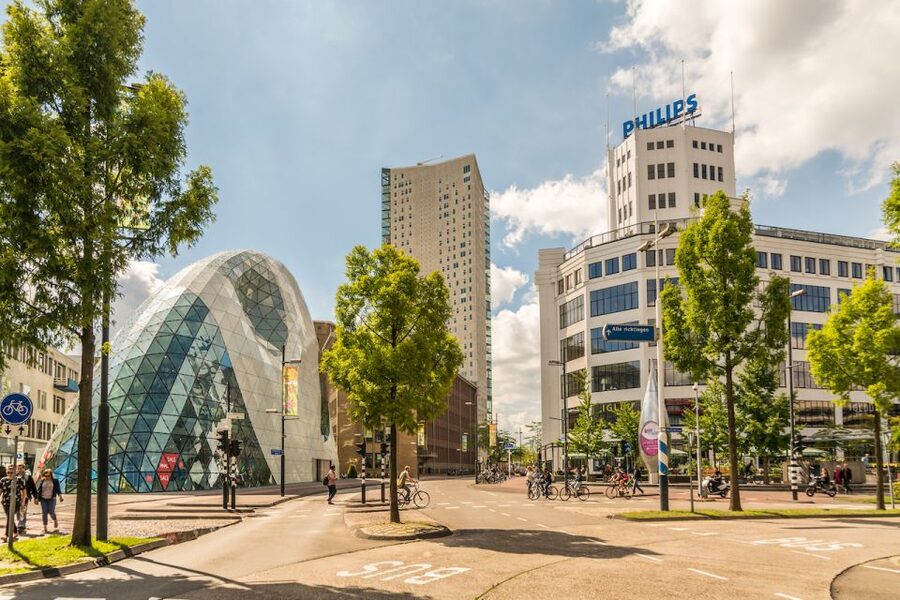 Eindhoven: City Center Walking Tour - A guide who adapts: the real difference between a walk and a memory