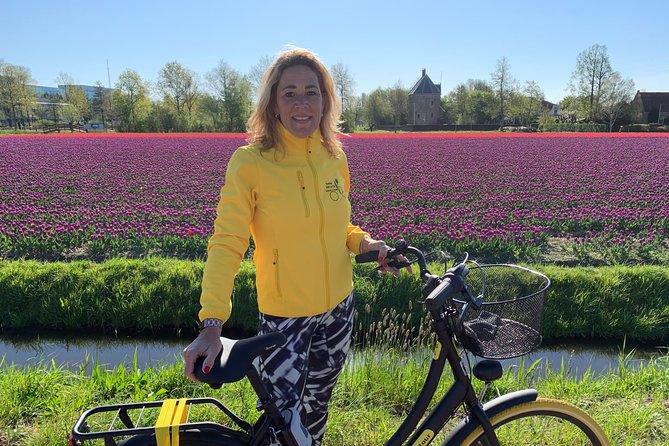 Enjoy the tulip fields by bicycle with a local guide! Tulip bike tour! - Het Vierkant area and the Black Tulip Museum break