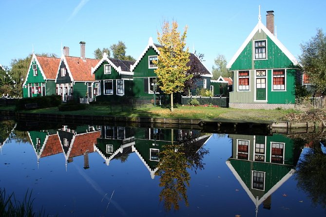 Excursion to the mills of Zaanse Schans - Price and value: $22.06 for transport, guidance, and two special stops