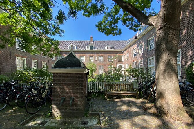 Explore hidden streets with friends - Canal Ring and the Nine Streets: Amsterdam’s growth, minus the crowd